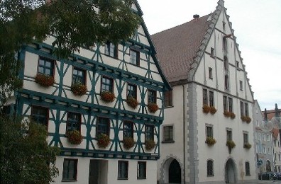 Rathaus mit Haus Walz