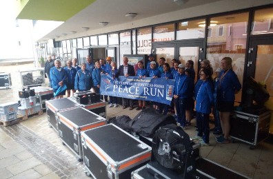 Teilnehmer des Peace Run in Pöchlarn